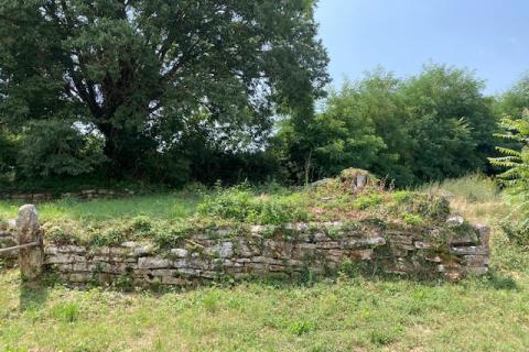 Grožnjan, građevinsko zemljište površine 1418 m2 s idejnim projektom