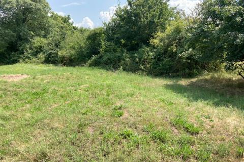 Grožnjan, građevinsko zemljište površine 1418 m2 s idejnim projektom