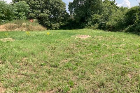 Grožnjan, građevinsko zemljište površine 1418 m2 s idejnim projektom