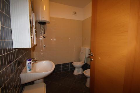 Istra,Tar,2 stana-105m2 +2parkinga+vrt