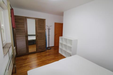 Istra,Tar,2 stana-105m2 +2parkinga+vrt