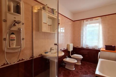 Opatija - Veprinac - kuća s dva stana s pogledom na more