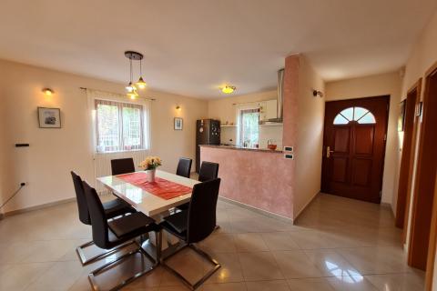 Opatija - Veprinac - kuća s dva stana s pogledom na more