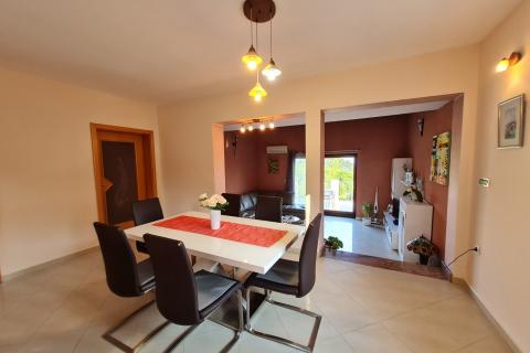 Opatija - Veprinac - kuća s dva stana s pogledom na more