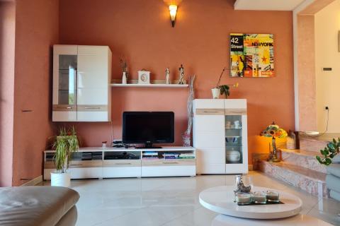 Opatija - Veprinac - kuća s dva stana s pogledom na more