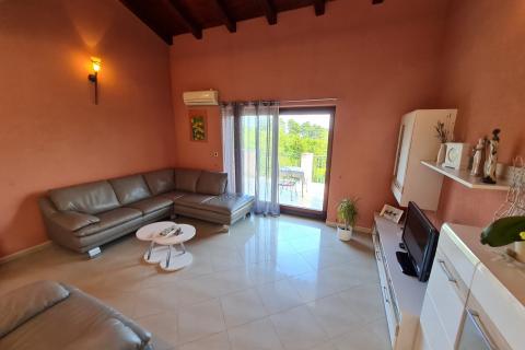 Opatija - Veprinac - kuća s dva stana s pogledom na more