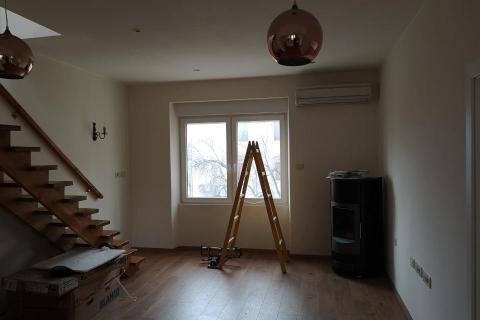 RIJEKA,KASTAV-CENTAR,  kompletno renovirani dvoetažni stan sa parkingom