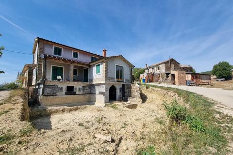 Istra, Pazin okolica - samostojeća kamena kuća sa dvorištem