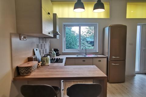 Rijeka, Martinkovac, Iznajmljuje se 1S+DB modernog dizajna s okućnicom 