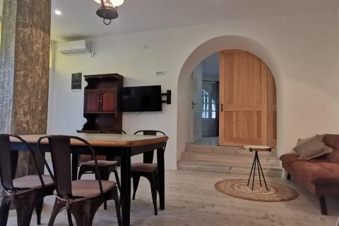 Rijeka, Martinkovac, Iznajmljuje se 1S+DB modernog dizajna s okućnicom 