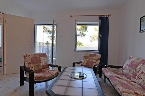 Mali Lošinj samostojeća kuća prvi red do mora