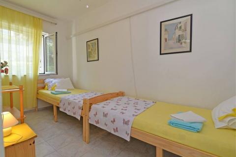 Mali Lošinj samostojeća kuća prvi red do mora