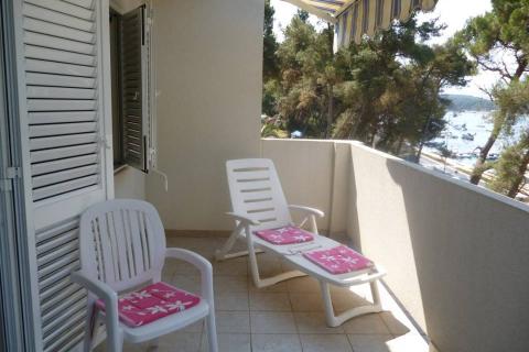 Mali Lošinj samostojeća kuća prvi red do mora