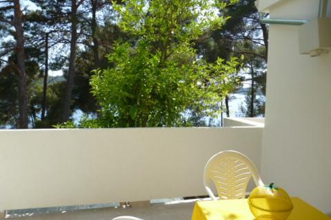 Mali Lošinj samostojeća kuća prvi red do mora