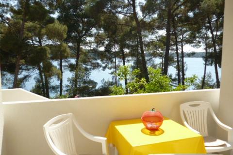 Mali Lošinj samostojeća kuća prvi red do mora