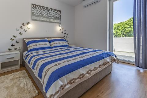 ISTRA, MARČANA, nova hiša z bazenom, garaža