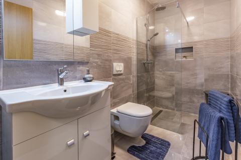 ISTRA, MARČANA, nova hiša z bazenom, garaža