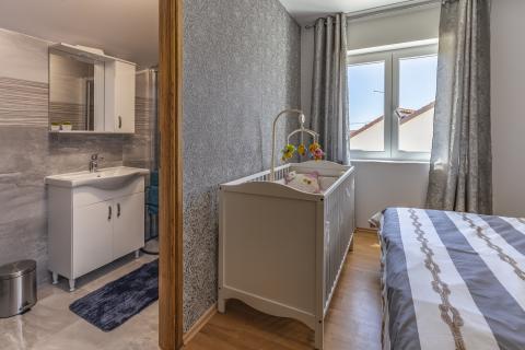 ISTRA, MARČANA, nova hiša z bazenom, garaža