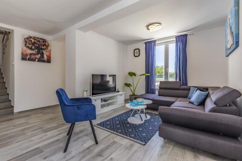 ISTRA, MARČANA, nova hiša z bazenom, garaža