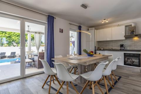 ISTRA, MARČANA, nova hiša z bazenom, garaža