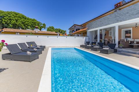 ISTRA, MARČANA, nova hiša z bazenom, garaža