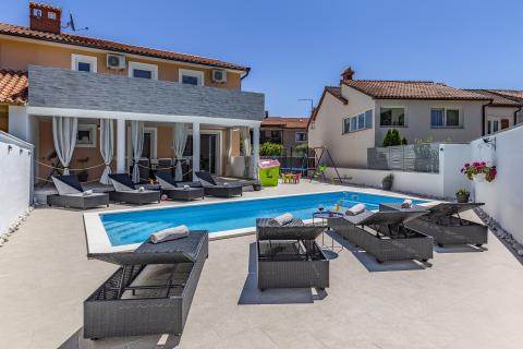 ISTRA, MARČANA, nova hiša z bazenom, garaža