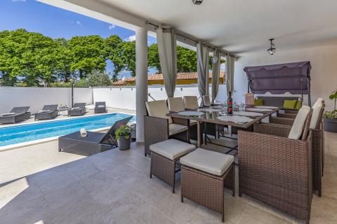 ISTRA, MARČANA, nova hiša z bazenom, garaža