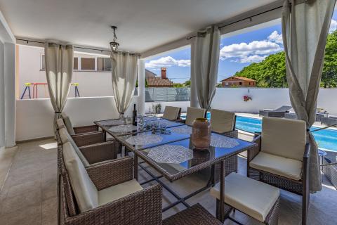 ISTRA, MARČANA, nova hiša z bazenom, garaža