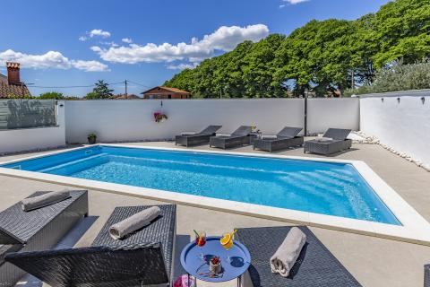 ISTRA, MARČANA, nova hiša z bazenom, garaža