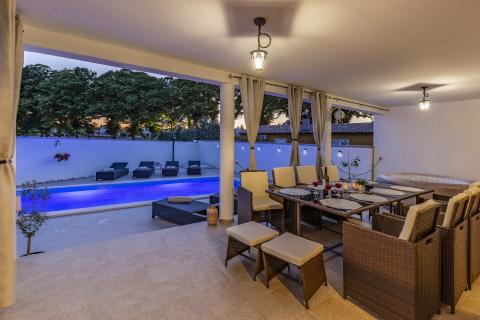 ISTRA, MARČANA, nova hiša z bazenom, garaža