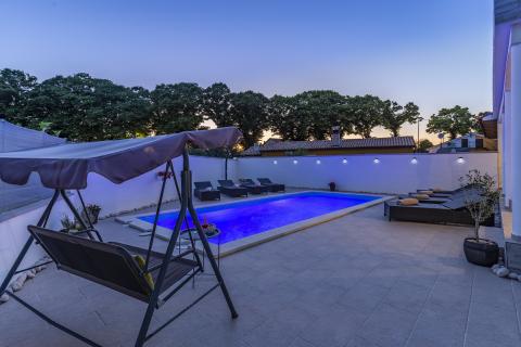 ISTRA, MARČANA, nova hiša z bazenom, garaža