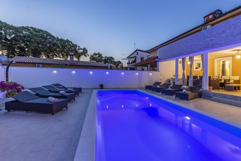 ISTRA, MARČANA, nova hiša z bazenom, garaža