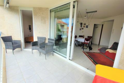 Istra, Umag, Zambratija, komforni stan na prvom katu sa garažom i panoramskim pogledom na more i grad