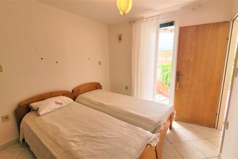 Istra, Umag, Zambratija, komforni stan na prvom katu sa garažom i panoramskim pogledom na more i grad