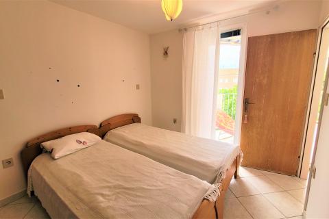 Istra, Umag, Zambratija, komforni stan na prvom katu sa garažom i panoramskim pogledom na more i grad