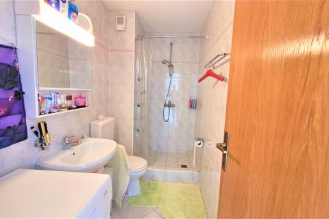 Istra, Umag, Zambratija, komforni stan na prvom katu sa garažom i panoramskim pogledom na more i grad