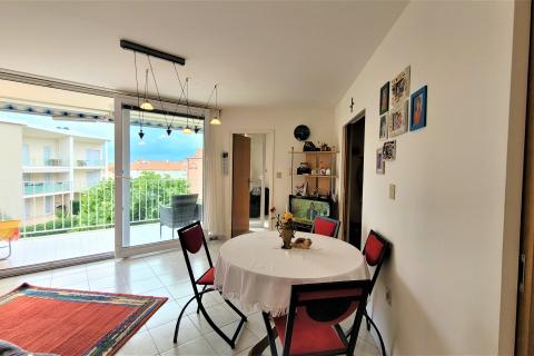 Istra, Umag, Zambratija, komforni stan na prvom katu sa garažom i panoramskim pogledom na more i grad