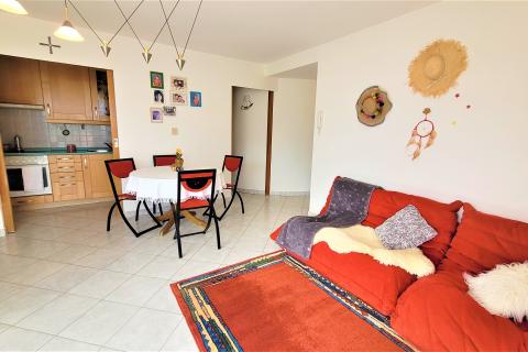 Istra, Umag, Zambratija, komforni stan na prvom katu sa garažom i panoramskim pogledom na more i grad