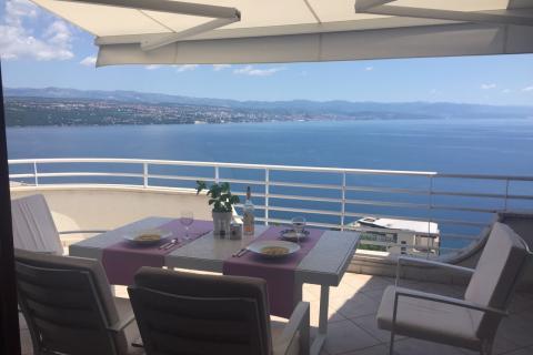 Opatija - stan s apartmanom na mirnoj lokaciji, pogled