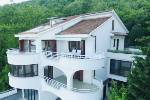 Opatija - stan s apartmanom na mirnoj lokaciji, pogled