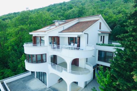 OPATIJA - STAN U PRIZEMLJU + APARTMAN, ROH BAU