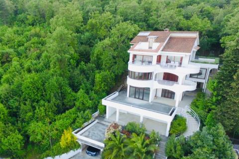 OPATIJA - STAN U PRIZEMLJU + APARTMAN, ROH BAU