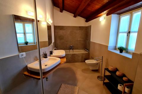 Дом Muntrilj, Tinjan, 361,50m2