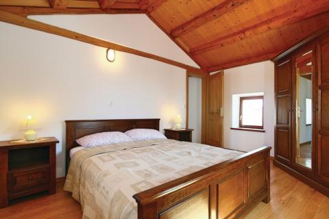 Vižinada, renovirana autohtona kamena kuća