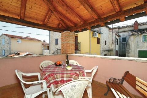 Vižinada, renovirana autohtona kamena kuća