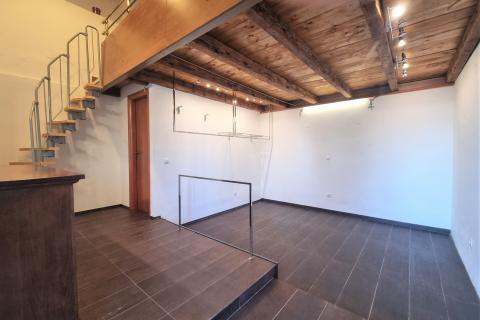 OPATIJA- poslovni prostor 45 m2, prizemlje, parking, terasa, blizina centra