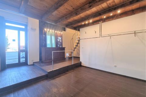 OPATIJA- poslovni prostor 45 m2, prizemlje, parking, terasa, blizina centra