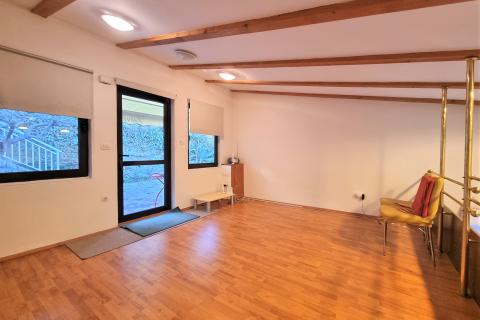 OPATIJA- poslovni prostor 45 m2, prizemlje, parking, terasa, blizina centra