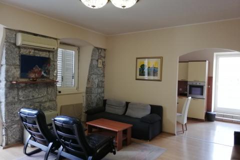 Lovran,jednosoban komforan stan s prekrasnim pogledom,prvi red do mora