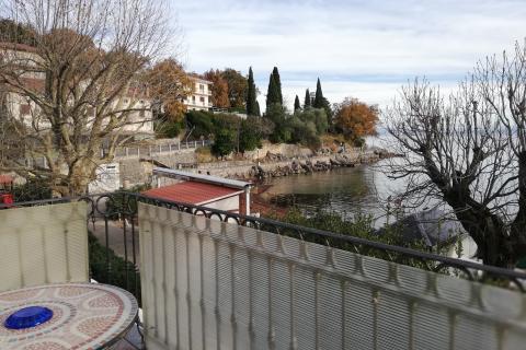 Lovran,jednosoban komforan stan s prekrasnim pogledom,prvi red do mora